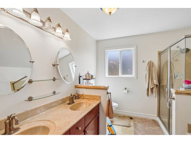 18042 Se CLAY St, Portland, OR 97233