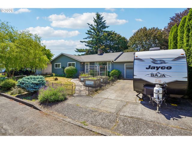 18042 Se CLAY St, Portland, OR 97233