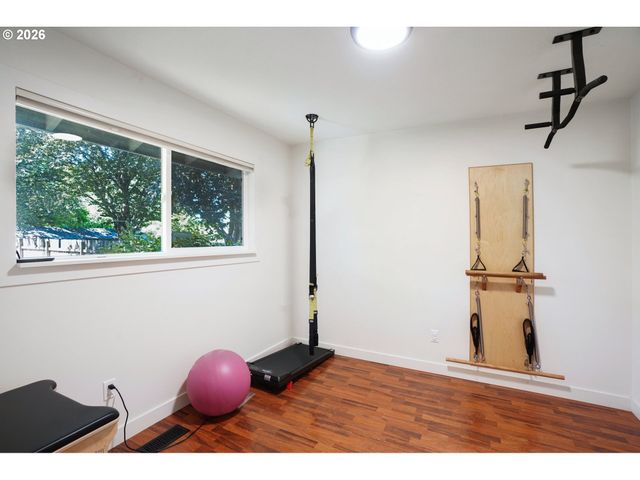 18042 Se CLAY St, Portland, OR 97233