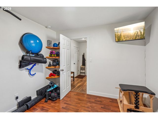 18042 Se CLAY St, Portland, OR 97233