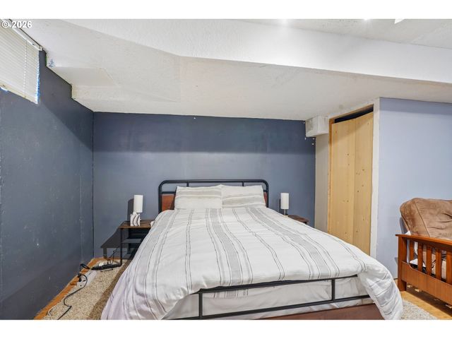 18042 Se CLAY St, Portland, OR 97233