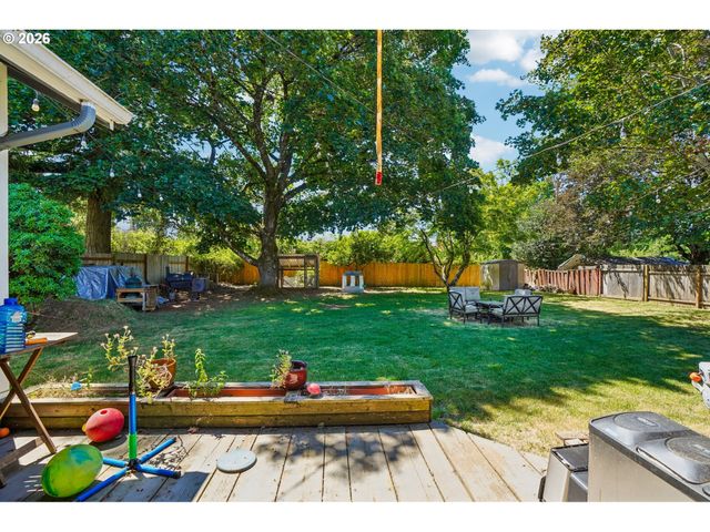18042 Se CLAY St, Portland, OR 97233