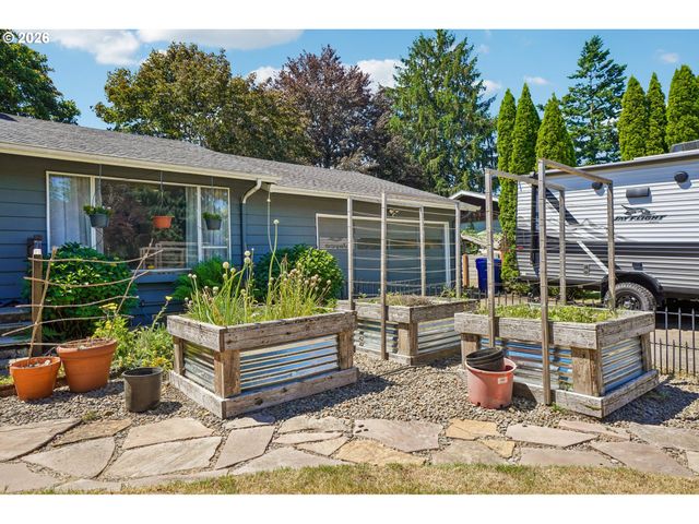 18042 Se CLAY St, Portland, OR 97233
