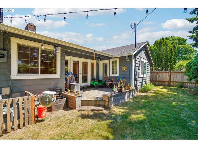 18042 Se CLAY St, Portland, OR 97233