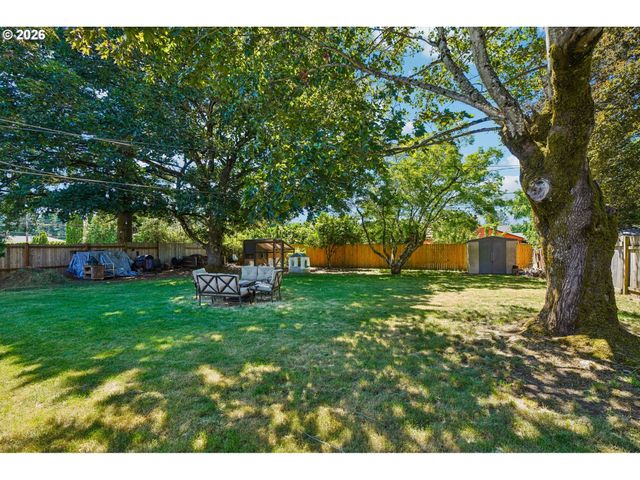 18042 Se CLAY St, Portland, OR 97233