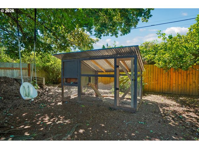 18042 Se CLAY St, Portland, OR 97233