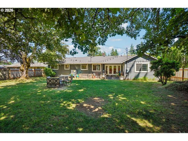 18042 Se CLAY St, Portland, OR 97233