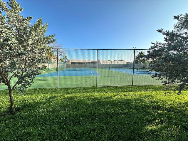 10425 SW 112th Ave 324, Miami, FL 33176