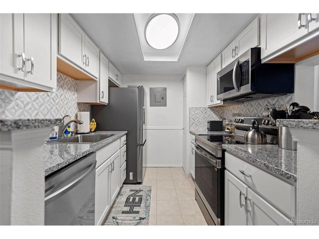 8555 Fairmount Dr I204, Denver, CO 80247