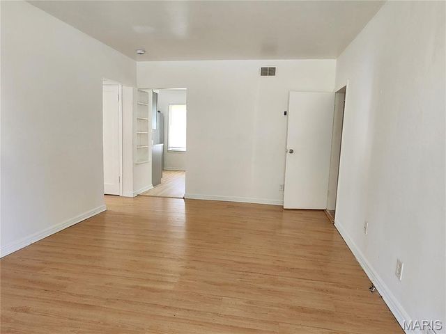 132 Deane, St Louis, MO 63127