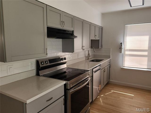 132 Deane, St Louis, MO 63127