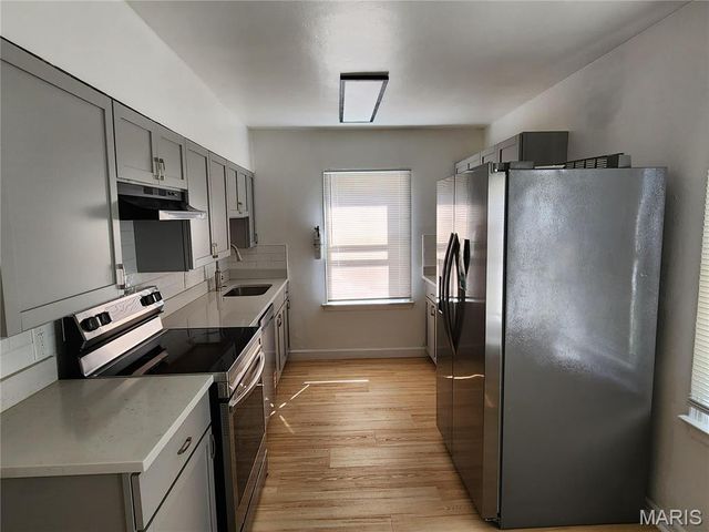 132 Deane, St Louis, MO 63127