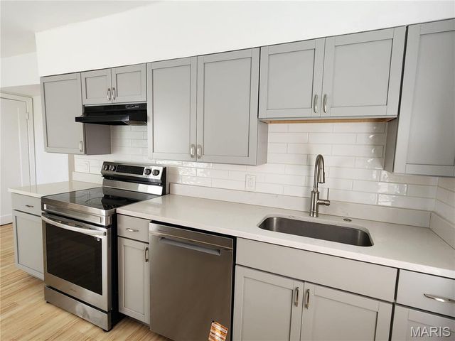 132 Deane, St Louis, MO 63127
