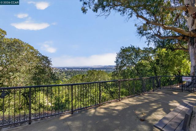 1124 Oakmont Dr 4, Walnut Creek, CA 94595