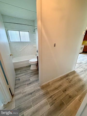 188 FARMBROOK DR, Levittown, PA 19055