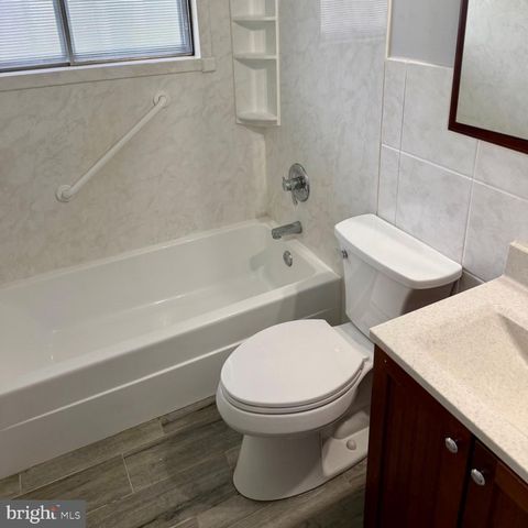 188 FARMBROOK DR, Levittown, PA 19055