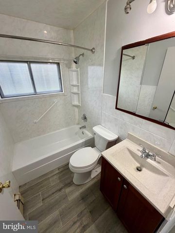 188 FARMBROOK DR, Levittown, PA 19055