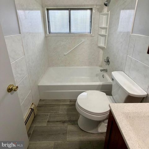 188 FARMBROOK DR, Levittown, PA 19055