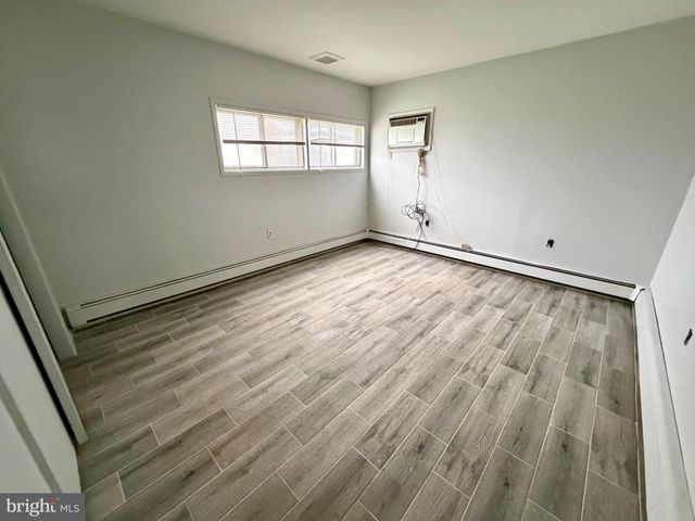 188 FARMBROOK DR, Levittown, PA 19055