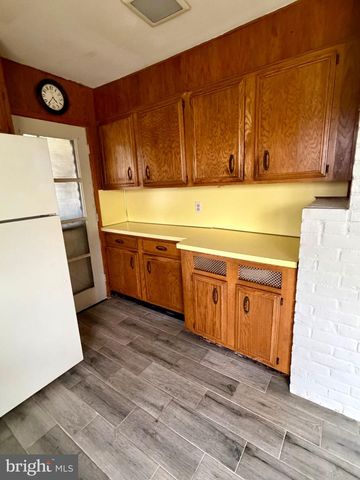 188 FARMBROOK DR, Levittown, PA 19055