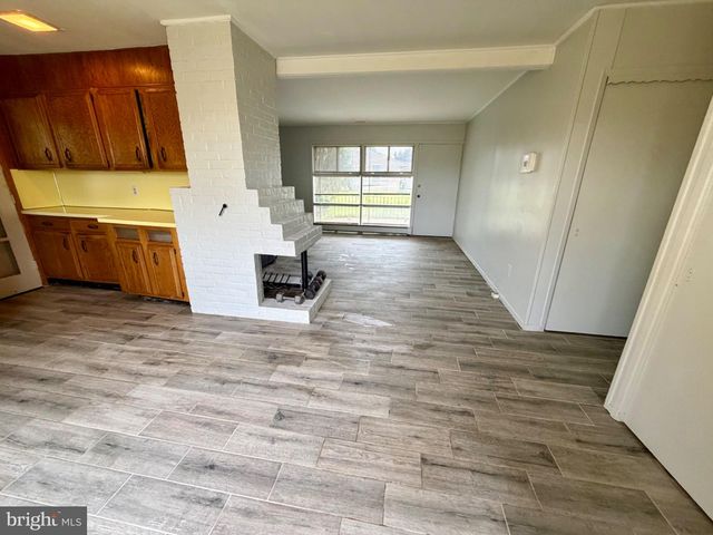 188 FARMBROOK DR, Levittown, PA 19055