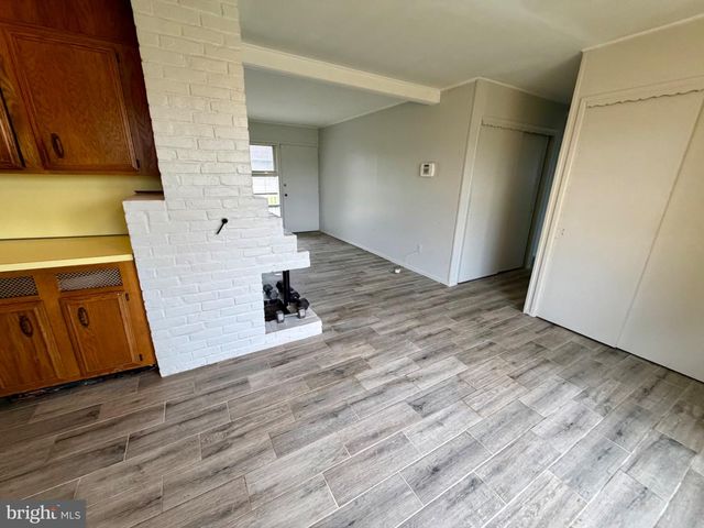 188 FARMBROOK DR, Levittown, PA 19055