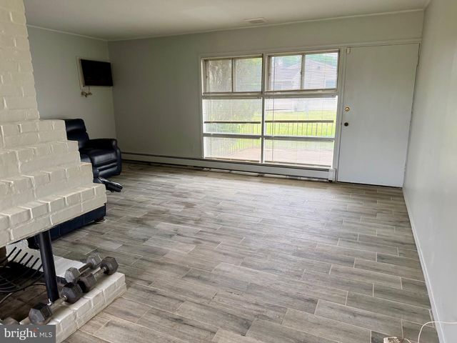 188 FARMBROOK DR, Levittown, PA 19055