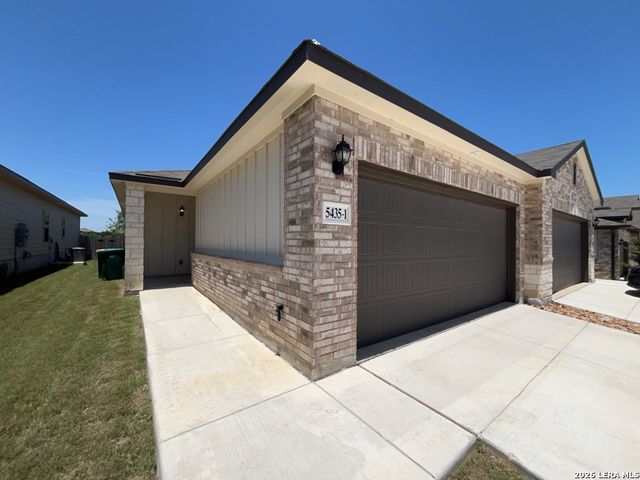 5435 Devils Gate Unit 1, Converse, TX 78109