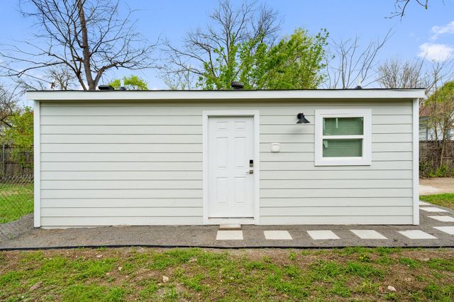 1007 Epenard Street, Dallas, TX 75211