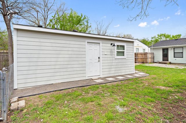 1007 Epenard Street, Dallas, TX 75211