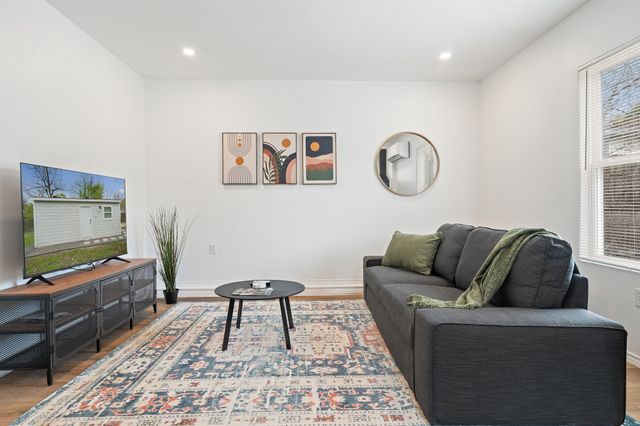 1007 Epenard Street, Dallas, TX 75211