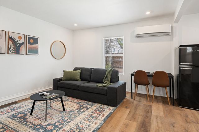 1007 Epenard Street, Dallas, TX 75211