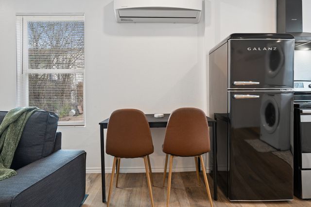 1007 Epenard Street, Dallas, TX 75211