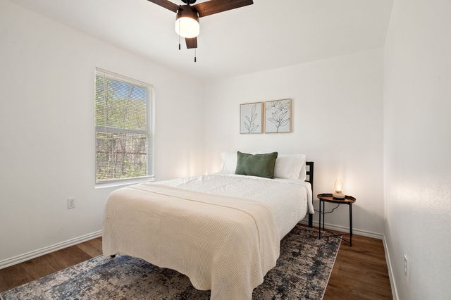 1007 Epenard Street, Dallas, TX 75211