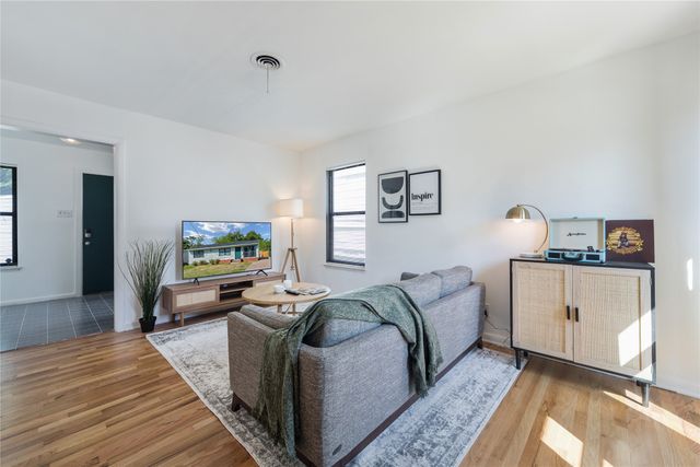 1007 Epenard Street, Dallas, TX 75211