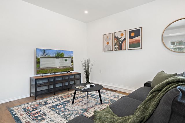 1007 Epenard Street, Dallas, TX 75211