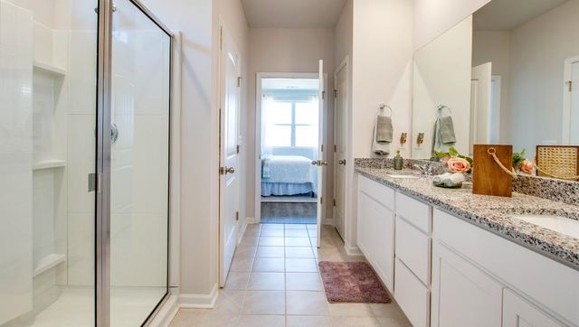 4250 SANDY HOLLOW LN, Millington, TN 38053