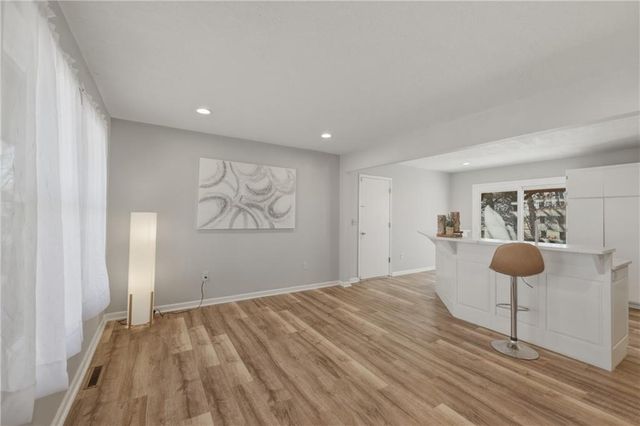 829 Quail Ridge Road, Peculiar, MO 64078