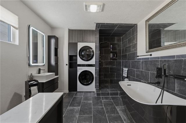 829 Quail Ridge Road, Peculiar, MO 64078