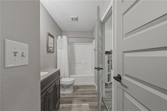 829 Quail Ridge Road, Peculiar, MO 64078