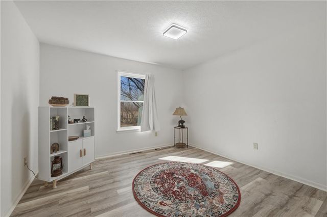 829 Quail Ridge Road, Peculiar, MO 64078