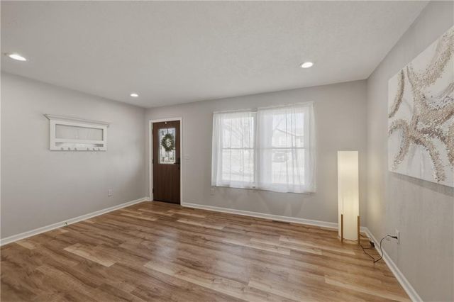 829 Quail Ridge Road, Peculiar, MO 64078