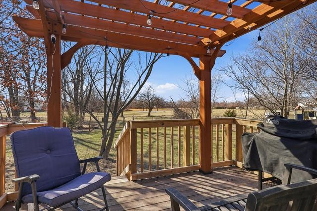 829 Quail Ridge Road, Peculiar, MO 64078