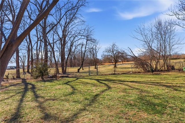 829 Quail Ridge Road, Peculiar, MO 64078