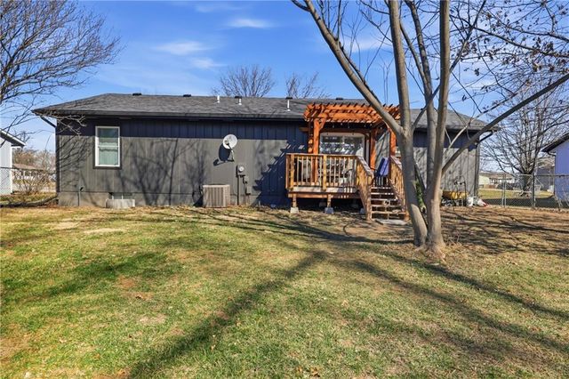 829 Quail Ridge Road, Peculiar, MO 64078