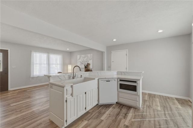 829 Quail Ridge Road, Peculiar, MO 64078