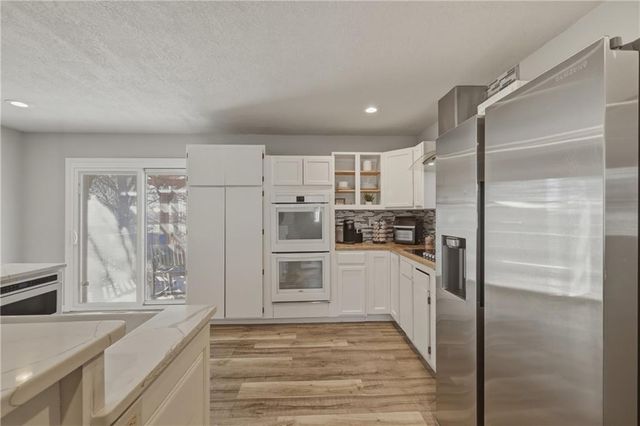 829 Quail Ridge Road, Peculiar, MO 64078