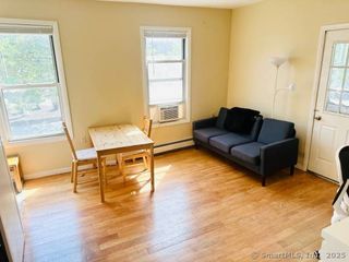 892 State Street, New Haven, CT 06511