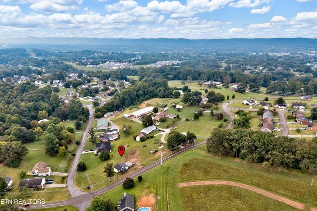 7952 Hill Rd, Knoxville, TN 37938