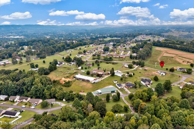 7952 Hill Rd, Knoxville, TN 37938